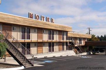 Aladdin And Motel 3*